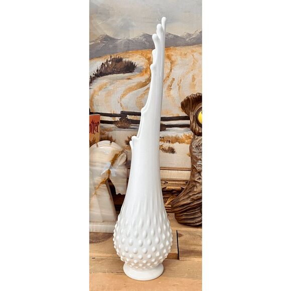 Vintage Fenton Hobnail Milk Glass Tall Vase DO NOT BUNDLE - Picture 5 of 5